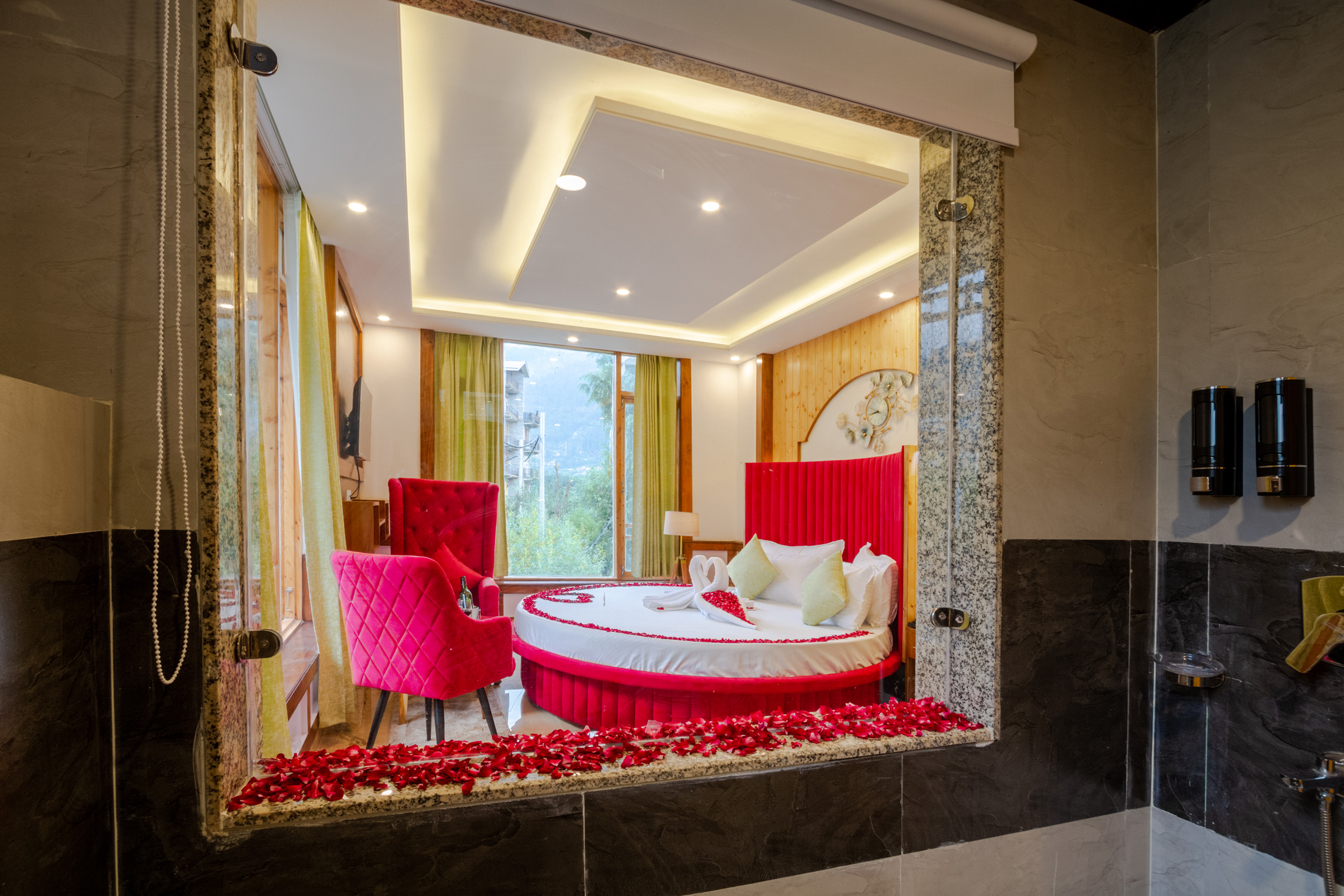 Premium Honeymoon Suite - Orchard View